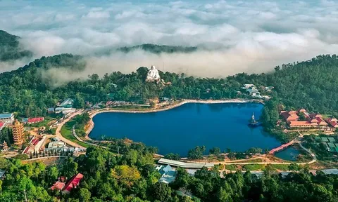 Du lịch tâm linh hành hương Núi Cấm