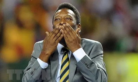 Vua bóng đá Pelé qua đời, cùng Maradona chơi bóng trên thiên đường