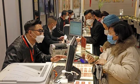 Giá vàng SJC tiếp tục đi xuống, tỷ giá trung tâm cộng thêm 2 đồng