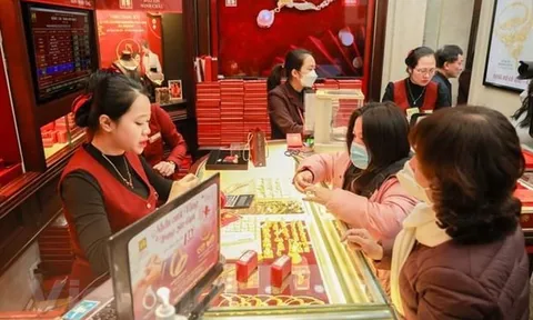 Giá vàng trong nước cao hơn thế giới hơn 13 triệu đồng mỗi lượng