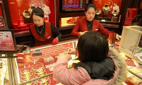 Giảm phiên cuối tuần, giá vàng SJC lùi về ngưỡng 67,5 triệu đồng