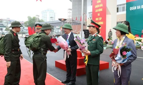 Lãnh đạo thành phố Hà Nội động viên tân binh lên đường nhập ngũ