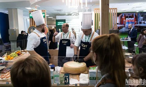 Khai mạc triển lãm quốc tế về thực phẩm, đồ uống tại Nga