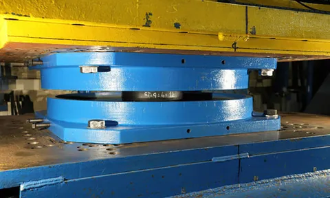 Thiết bị chống động đất trong bệnh viện ở Thổ Nhĩ Kỳ