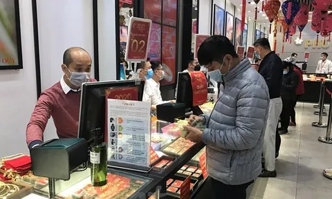 Giá vàng SJC quay đầu đi xuống, tỷ giá trung tâm cộng thêm 5 đồng