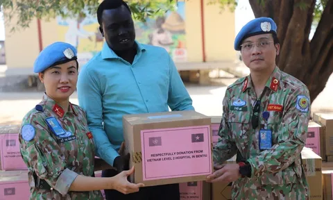 Trao nhiều phần quà, thuốc chữa bệnh tặng người dân tại Nam Sudan