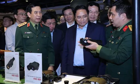 Thủ tướng Phạm Minh Chính thăm, làm việc tại Trung tâm Đổi mới sáng tạo quốc gia và Tập đoàn Viettel