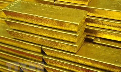 Giá dầu đi lên, giá vàng ổn định do các yếu tố từ Trung Quốc và Fed