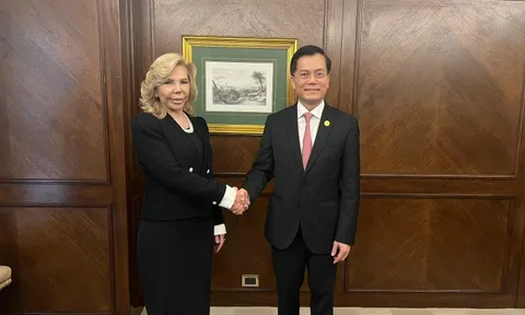 Thứ trưởng Ngoại giao Hà Kim Ngọc tiếp Lãnh sự danh dự của Việt Nam tại Paraguay