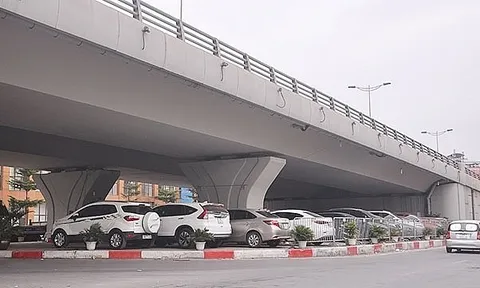 Dự án Luật Đường bộ: Có nên dùng gầm cầu cạn để trông giữ xe?