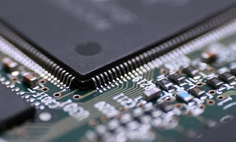 Apple ký thỏa thuận hàng tỷ USD với Broadcom để dùng chip làm tại Mỹ