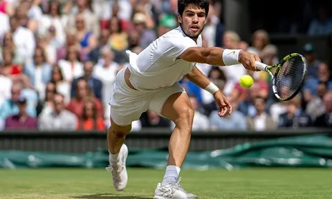 Khoảnh khắc Alcaraz vỡ òa hạnh phúc với chức vô địch Wimbledon