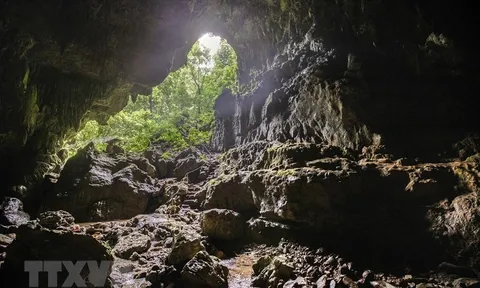 Khám phá vẻ đẹp hoang sơ của Hang Sưng ở Hòa Bình