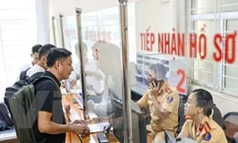 Ngày đầu định danh biển số, nhiều người dân phải về tìm chủ xe cũ