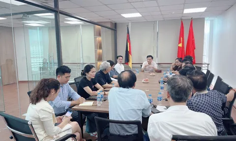 Tạp chí điện tử Việt - Đức giao ban công tác báo chí tháng 10/2023