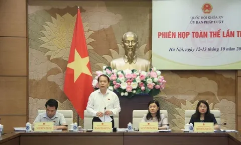 Ủy ban Pháp luật họp phiên toàn thể lần thứ 18
