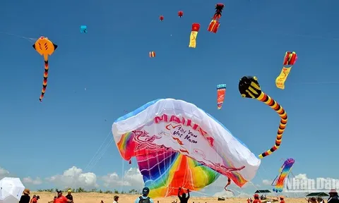 Khai mạc “Lễ hội Diều và diễu hành siêu xe” tại Bình Thuận