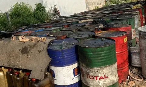 Bắt quả tang đối tượng thu gom hơn 22 nghìn lít chất thải nguy hại