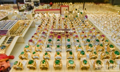 Giá vàng ngày 4/4: Vàng nhẫn lập kỷ lục mới, 72 triệu đồng/lượng, đắt nhất từ trước đến nay