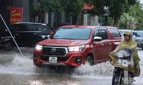 Khu vực Hà Nội đề phòng mưa lớn cục bộ kèm lốc sét, gió giật mạnh
