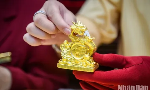 Giá vàng ngày 6/9: Thế giới tăng mạnh, vàng nhẫn trong nước neo quanh mức đỉnh