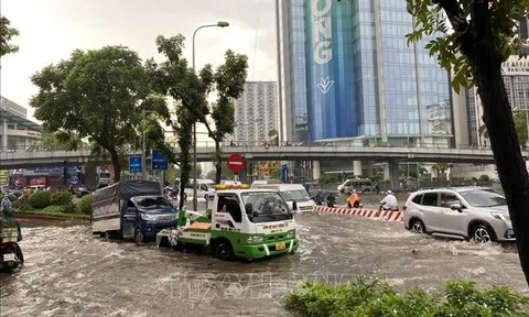 Mưa lớn đầu tuần, đường phố Hà Nội lại ngập