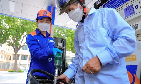 Giá xăng dầu hôm nay 12/9: Giá xăng giảm hơn 1.000 đồng/lít