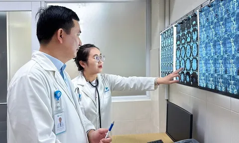 Cứu sống cụ bà 75 tuổi đột quỵ nhồi máu não nặng