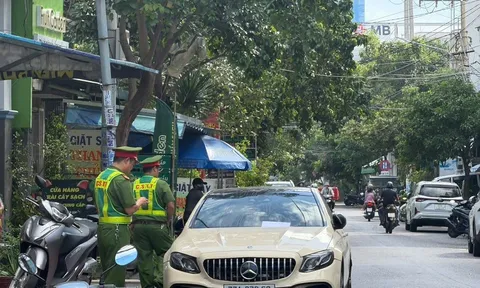 Gia Lai: Ngang nhiên đỗ xe vi phạm ngày chẵn lẻ trên đường Thanh Niên