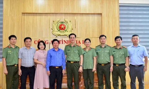 Gia Lai: Lãnh đạo phường Quy Nhơn chúc mừng Công an tỉnh Gia Lai nhân dịp 19/8