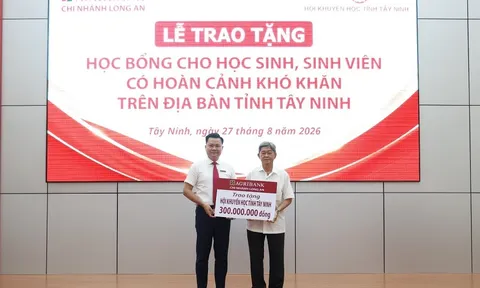 Trao học bổng hỗ trợ học sinh, sinh viên có hoàn cảnh khó khăn trên địa bàn tỉnh Tây Ninh