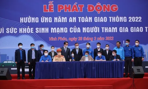 Tuổi trẻ cả nước hưởng ứng "Năm An toàn giao thông 2022"