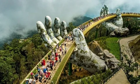 Khách Việt "đổ xô" đi du lịch sớm, "né" cảnh đông đúc dịp lễ 30/4 - 1/5