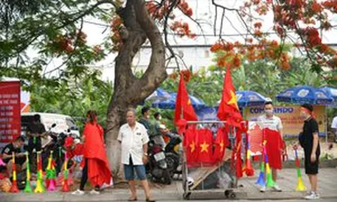 Cổ động viên Việt Nam đã sẵn sàng nhuộm đỏ "chảo lửa" Việt Trì