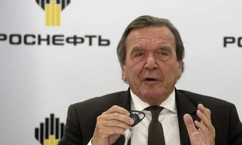 Cựu Thủ tướng Đức G.Schröder rút khỏi tập đoàn Rosneft của Nga