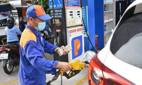 Chật vật vì giá xăng dầu tăng
