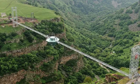 Cầu kính treo 40 triệu đô sắp phá kỷ lục cầu Bạch Long ở Mộc Châu?