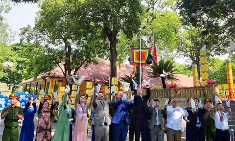 Lễ Linh thiêng dòng máu Lạc Hồng “Nâng bước chân Mẹ”: Lan tỏa truyền thống “Đền ơn đáp nghĩa” và thông điệp hòa bình