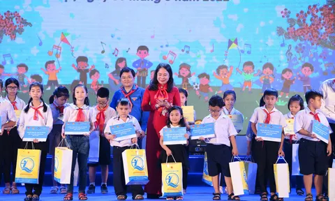 'Hãy lắng nghe trẻ em bằng trái tim, bảo vệ trẻ em bằng hành động'