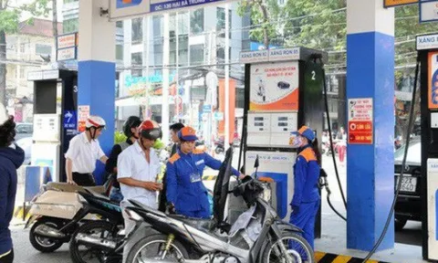 Tiếp tục tăng mạnh, xăng RON95 vượt ngưỡng 31.500 đồng mỗi lít