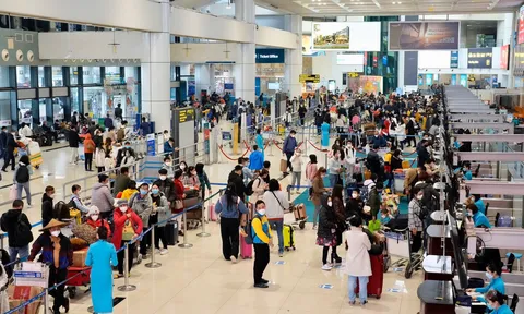 Khách đi lại nhiều, sân bay Nội Bài quá tải công suất thiết kế