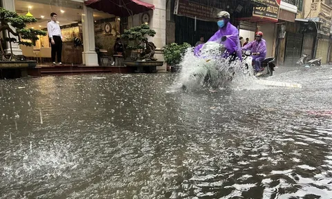 Hà Nội công bố đường dây nóng hỗ trợ người dân khi ngập úng