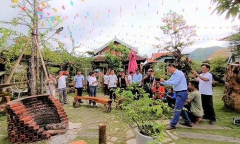 Tập huấn du lịch sinh thái để bảo tồn rừng bền vững cho người dân tộc thiểu số