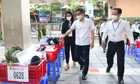 Phó Thủ tướng Vũ Đức Đam kiểm tra công tác tổ chức Kỳ thi tốt nghiệp THPT năm 2022 tại Hà Nội