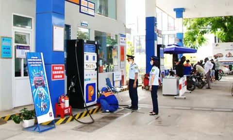 Lực lượng Quản lý thị trường "siết" kiểm soát kinh doanh xăng dầu