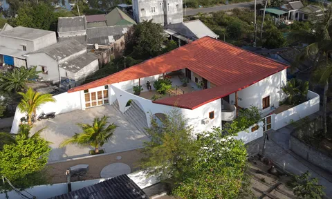 Ngôi nhà như dải lụa trong gió