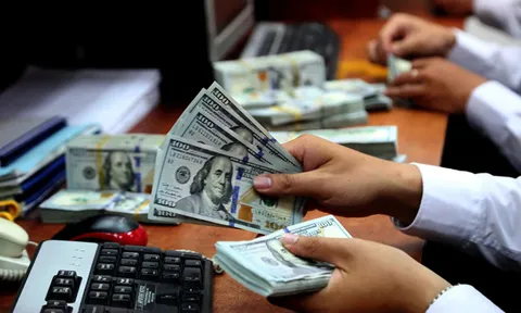 Giá USD tự do tiếp tục tăng