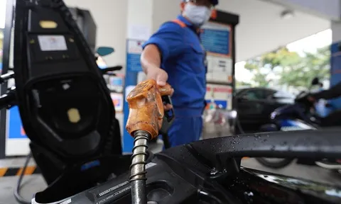 Giá xăng có thể tiếp tục giảm mạnh