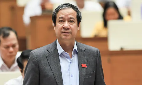 Bộ trưởng GD-ĐT đề xuất miễn toàn bộ học phí cấp hai từ 2022