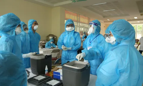Sớm hoàn thiện chính sách đãi ngộ xứng đáng cho cán bộ, nhân viên y tế